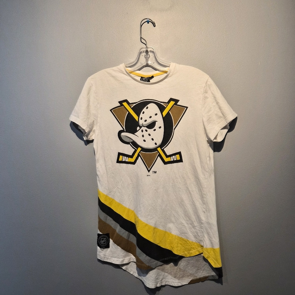 Vintage NHL Mighty Ducks Graphic T-Shirt | Size Medium